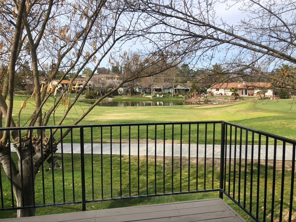 1510 Fairway Dr in Paso Robles, CA - Foto de edificio