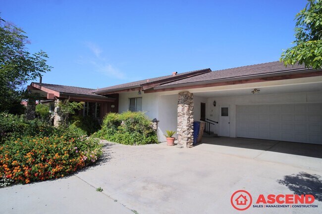 7932 Stine Rd in Bakersfield, CA - Building Photo - Building Photo