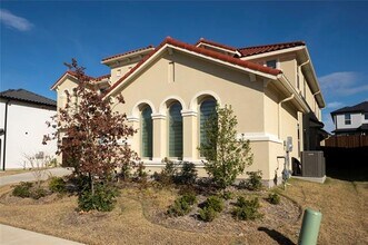 10904 Hollydale Ln in Frisco, TX - Building Photo - Building Photo