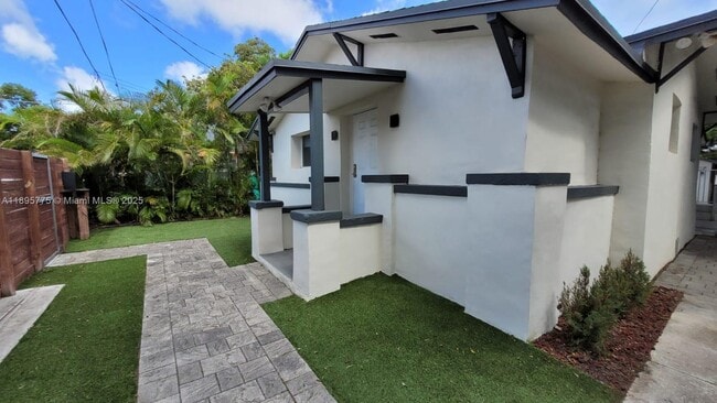 228 NW 35th St in Miami, FL - Building Photo - Building Photo