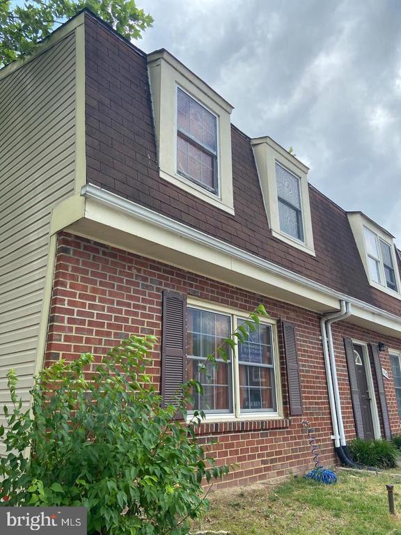 property at 1942 Arwell Ct