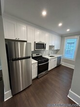 66 Church St-Unit -2 in Waltham, MA - Foto de edificio - Building Photo