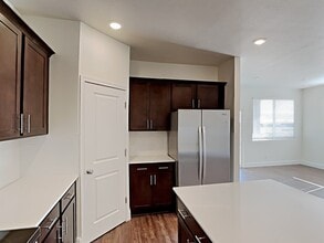3371 S 2580 W in Syracuse, UT - Foto de edificio - Building Photo