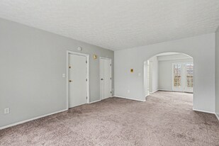 562 Glenwood Ave in Cincinnati, OH - Building Photo