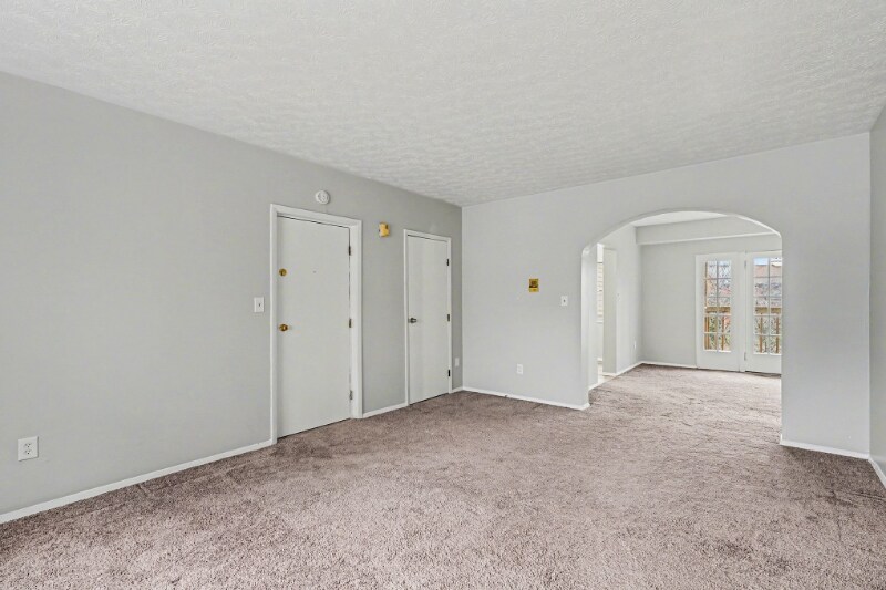 562 Glenwood Ave in Cincinnati, OH - Foto de edificio