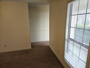 101 Mead Ave, Unit 103 in Smyrna, TN - Foto de edificio - Building Photo