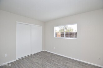 3002 E Waltann Ln-Unit -4 in Phoenix, AZ - Building Photo - Building Photo