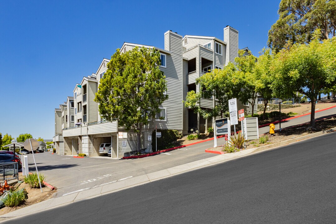 Hillcrest Apartment Homes in Hayward, CA - Foto de edificio