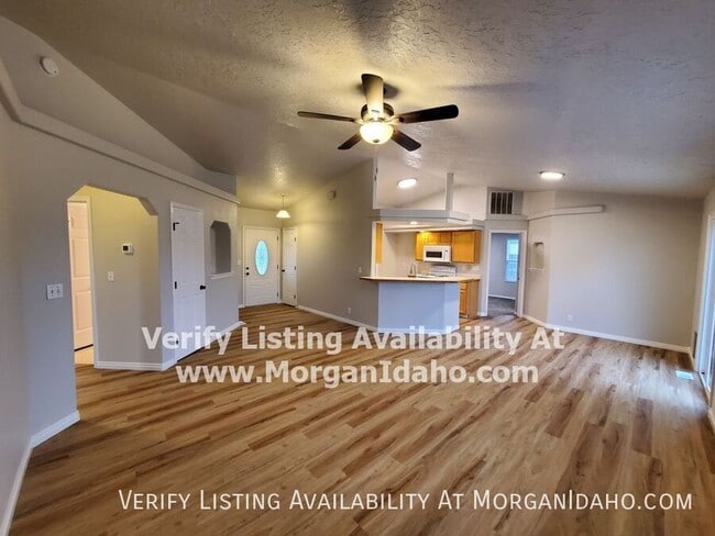 521 S Valley Dr in Nampa, ID - Building Photo - Building Photo