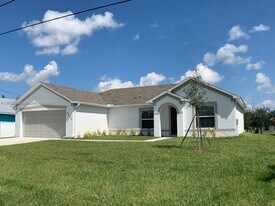2217 SW Halissee St in Port St. Lucie, FL - Building Photo