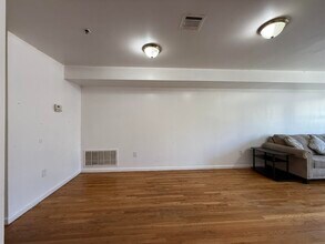 12 Bergen Ave in Jersey City, NJ - Foto de edificio - Building Photo