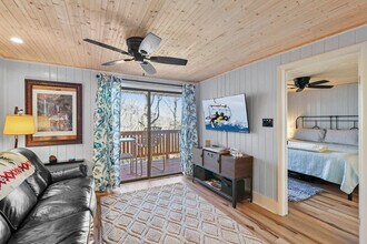 102 Skiview Ln in Beech Mountain, NC - Foto de edificio - Building Photo