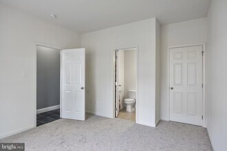 490 N Palace Dr in Glassboro, NJ - Building Photo - Building Photo
