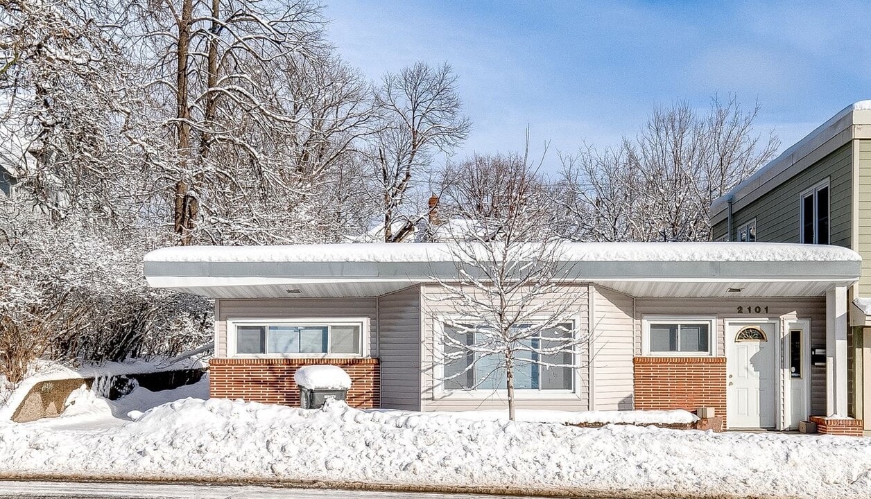 2101 Como Ave in St. Paul, MN - Foto de edificio