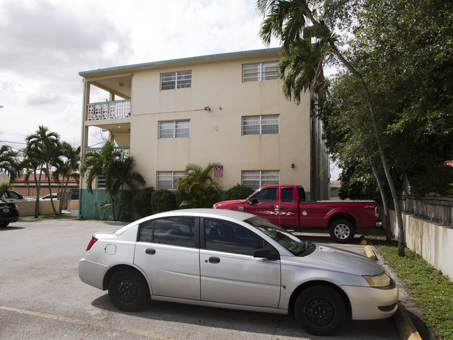 30 NW 51st Ave in Miami, FL - Foto de edificio - Building Photo