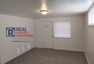 355 S Hayes Ave in Pocatello, ID - Building Photo - Building Photo