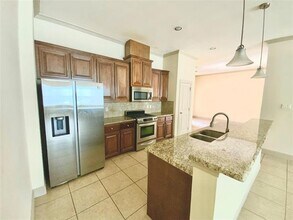 10555 Steinbeck Ln in Irving, TX - Building Photo - Building Photo