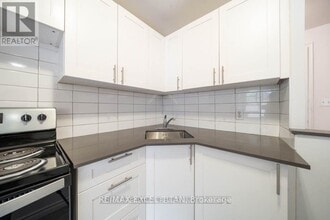 77 Erskine Ave in Toronto, ON - Building Photo - Building Photo