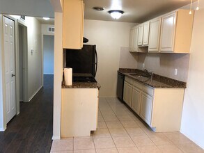 38271 Fairway Ct in Clinton Township, MI - Building Photo - Building Photo