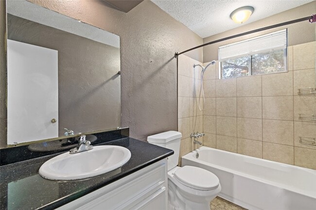 11610 Hillcroft Ave in Houston, TX - Building Photo - Building Photo