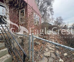 1038 College St in Milton-Freewater, OR - Building Photo - Building Photo