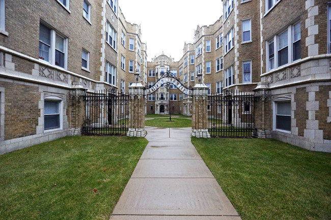 Prince Edward Manor in Chicago, IL - Building Photo - Building Photo