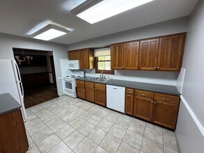 3246 Woodland Ct in Davenport, IA - Building Photo - Building Photo