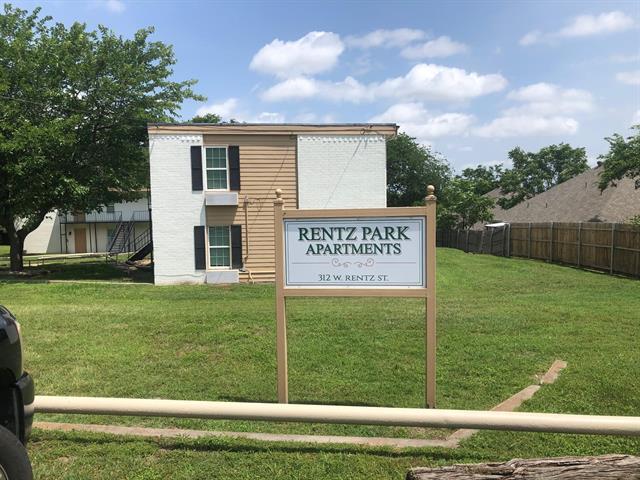 312 W Rentz St in Weatherford, TX - Building Photo