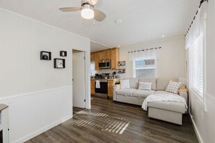 3810 valley drive in Bremerton, WA - Building Photo