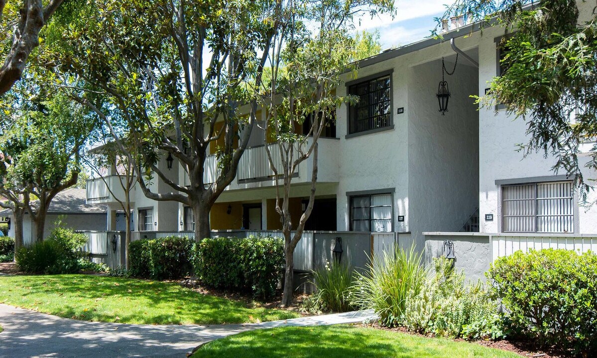 20200 Lucille Ave in Cupertino, CA - Building Photo