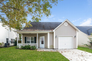1305 Pinethicket Dr in Summerville, SC - Building Photo