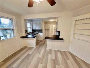 303 Newtown Ave in Norwalk, CT - Building Photo - Building Photo