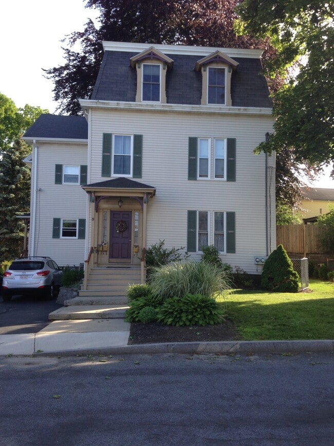 3 Central St, Unit Apt 2