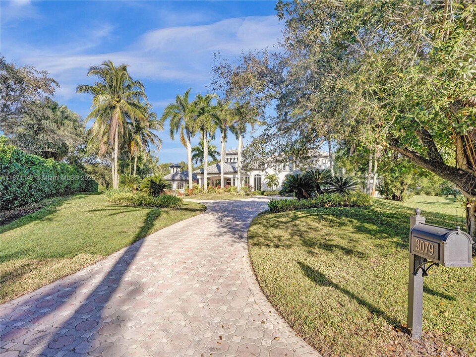 3079 Old Still Ln in Weston, FL - Building Photo