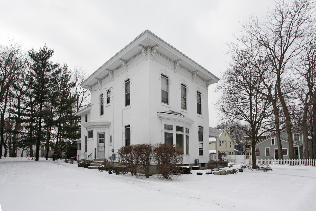 412 Lyon St NE in Grand Rapids, MI - Foto de edificio