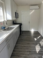 241 W 89th St in Los Angeles, CA - Foto de edificio - Building Photo