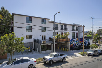 654 N Virgil Ave in Los Angeles, CA - Building Photo - Building Photo