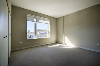 851 W Grand Ave in Chicago, IL - Building Photo - Building Photo