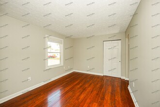 5431 Rolling Ave in Lorain, OH - Building Photo - Building Photo