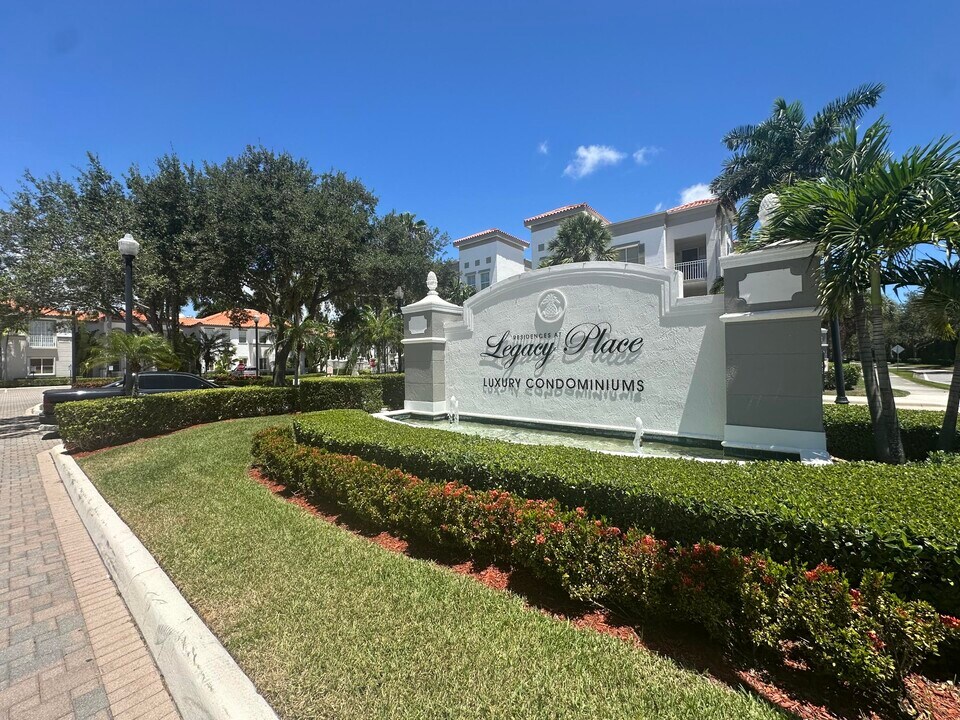 11025 Legacy Blvd in Palm Beach Gardens, FL - Building Photo