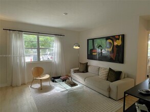 5545 SW 80th St in Miami, FL - Building Photo - Building Photo