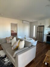 4416 W 61st St in Los Angeles, CA - Foto de edificio - Building Photo