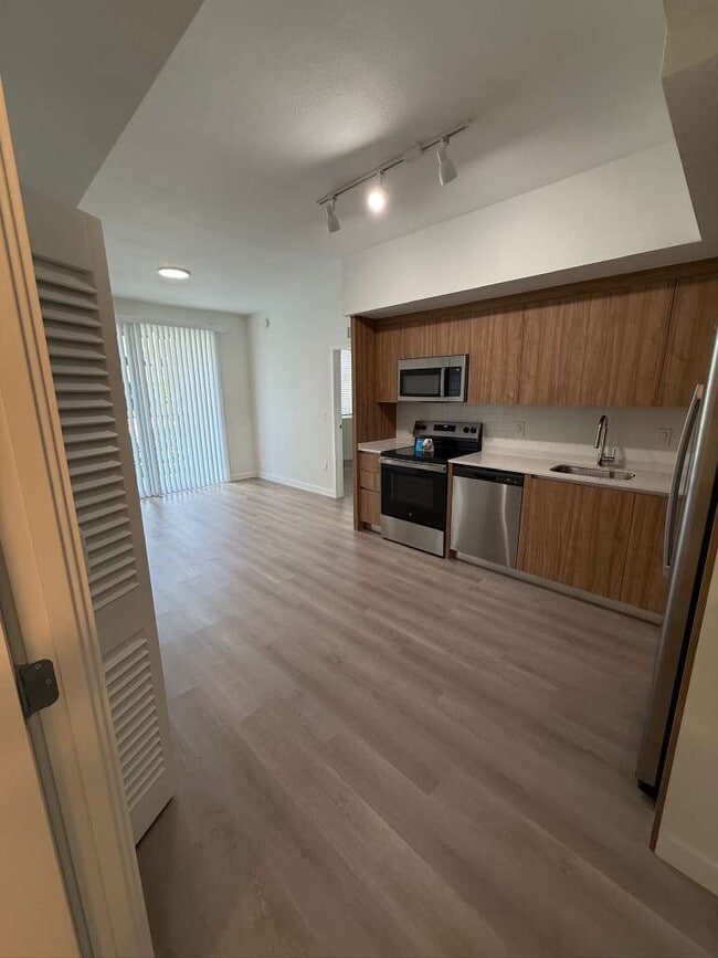 478 NW 153rd St, Unit A1 in Miami, FL - Foto de edificio - Building Photo