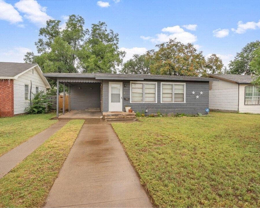 5012 40th St in Lubbock, TX - Building Photo