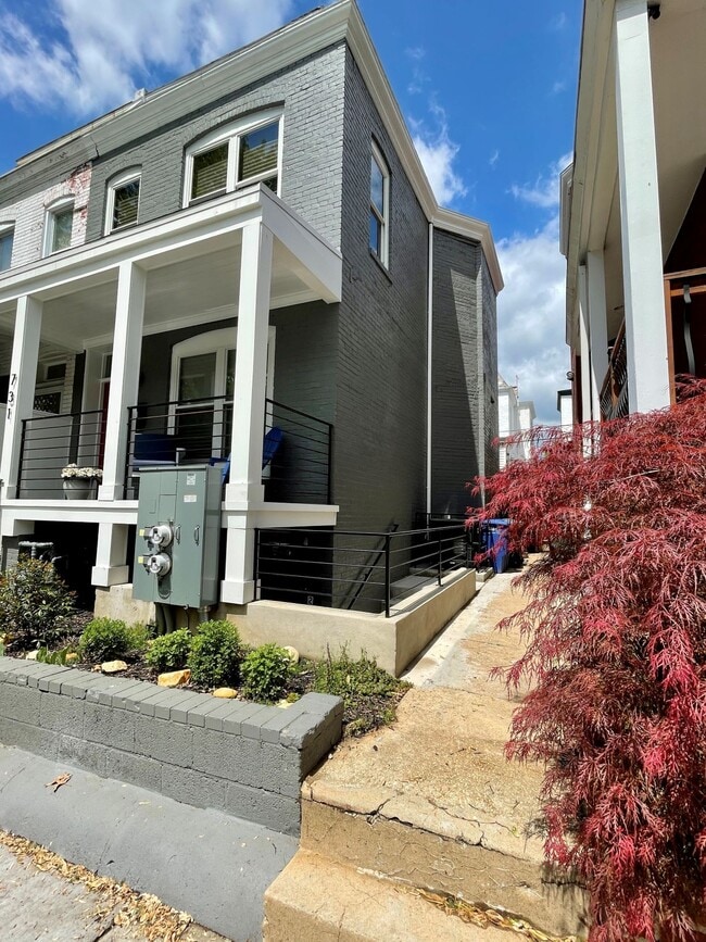 731 Girard St NW, Unit 2 in Washington, DC - Building Photo - Building Photo
