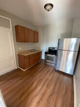 445 Albany Ave in Hartford, CT - Foto de edificio - Building Photo