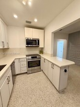 1642 NE 124th Ln in North Miami, FL - Foto de edificio - Building Photo