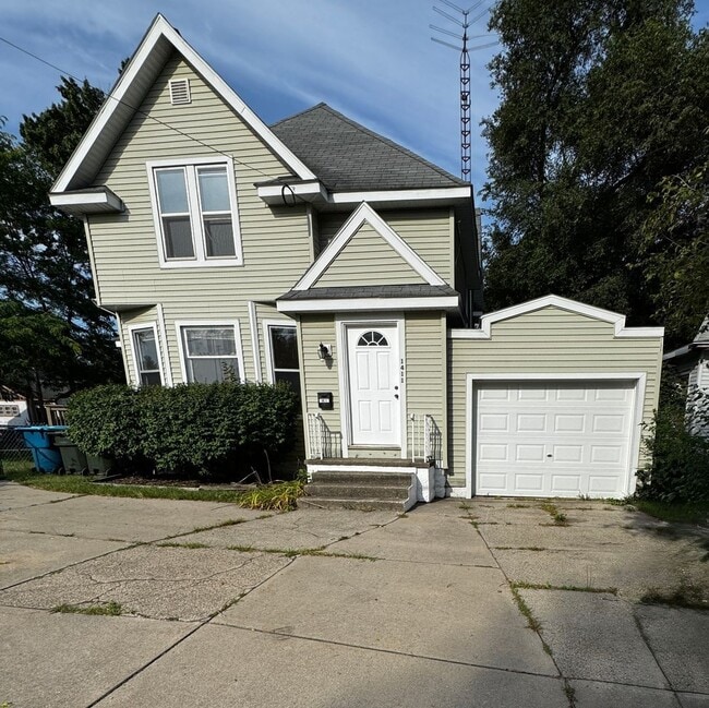 property at 1411 5th St