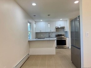 648 Old Country Rd in Plainview, NY - Building Photo - Building Photo