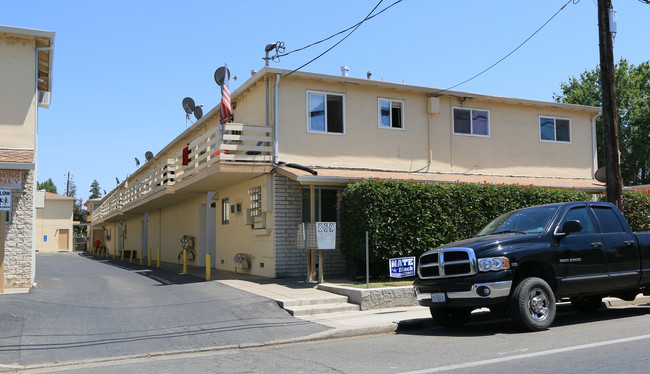 Kelly Apartments in Yuba City, CA - Building Photo - Building Photo